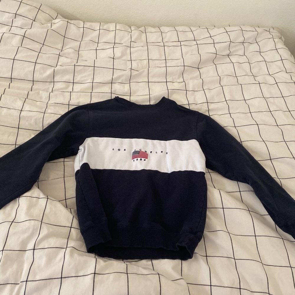 Womens’s brandy Melville Los Angeles sweatshirt